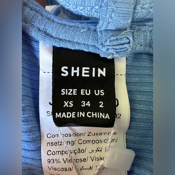 NWT | SHEIN Cropped Top with Open Back - Picture 3 of 3